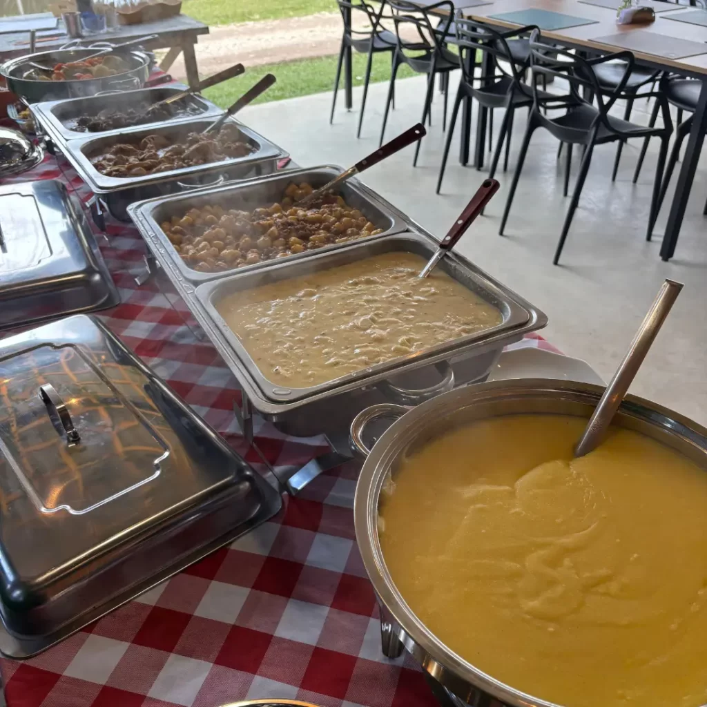 almoço campeiro chácara kiwi da serra pratos